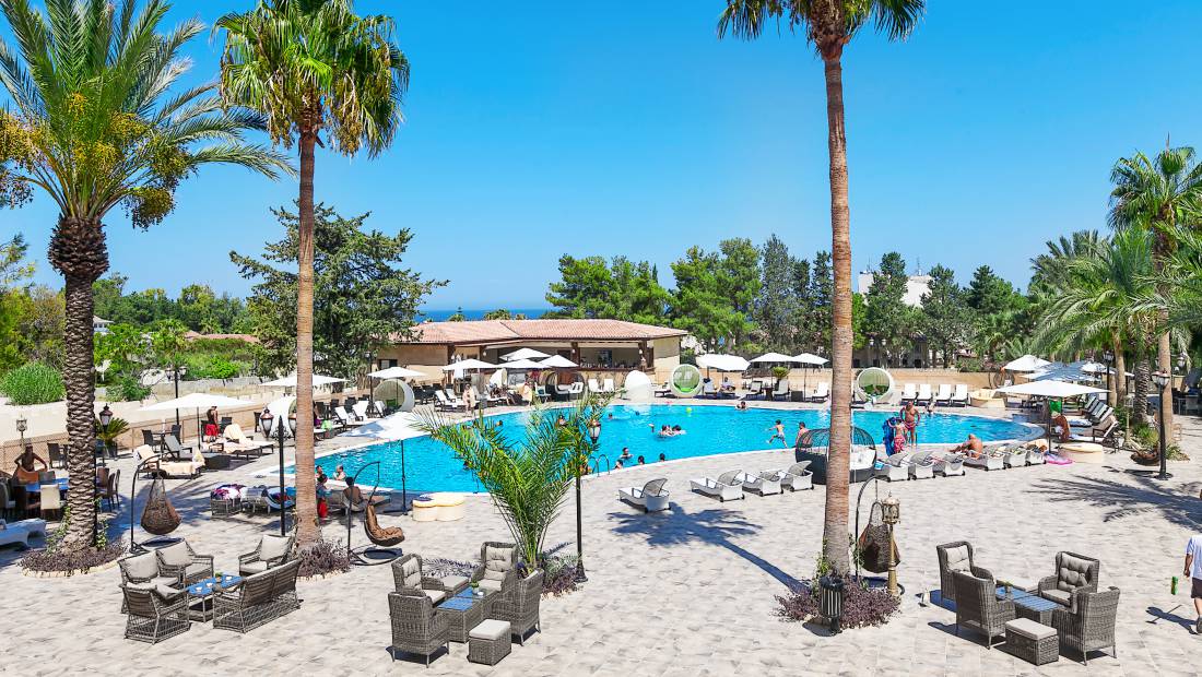 LE CHATEAU LAMBOUSA HOTEL
