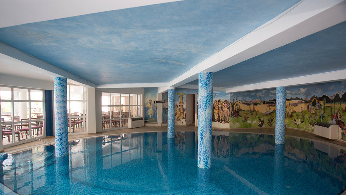 LA HOTEL & RESORT