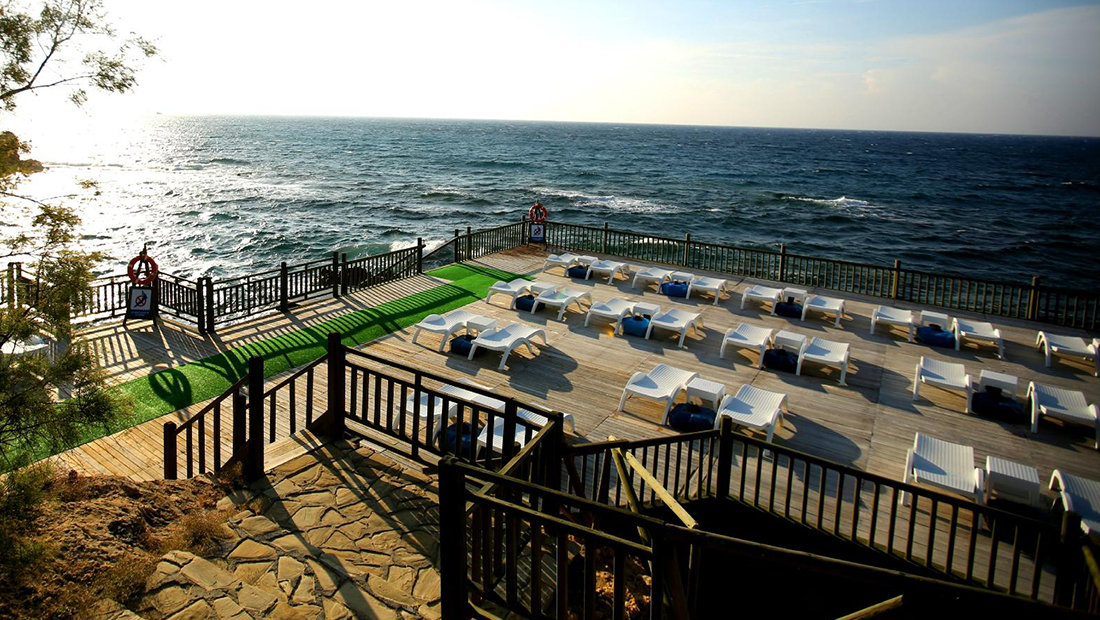 MERIT CRYSTAL COVE HOTEL & CASINO