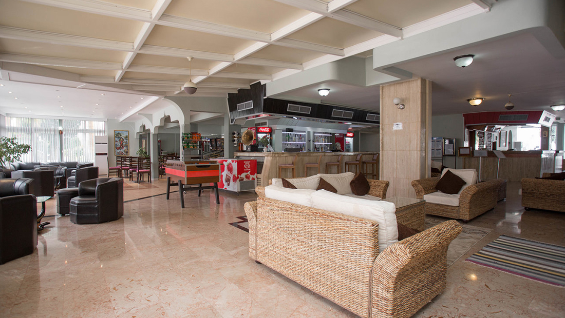 LA HOTEL & RESORT