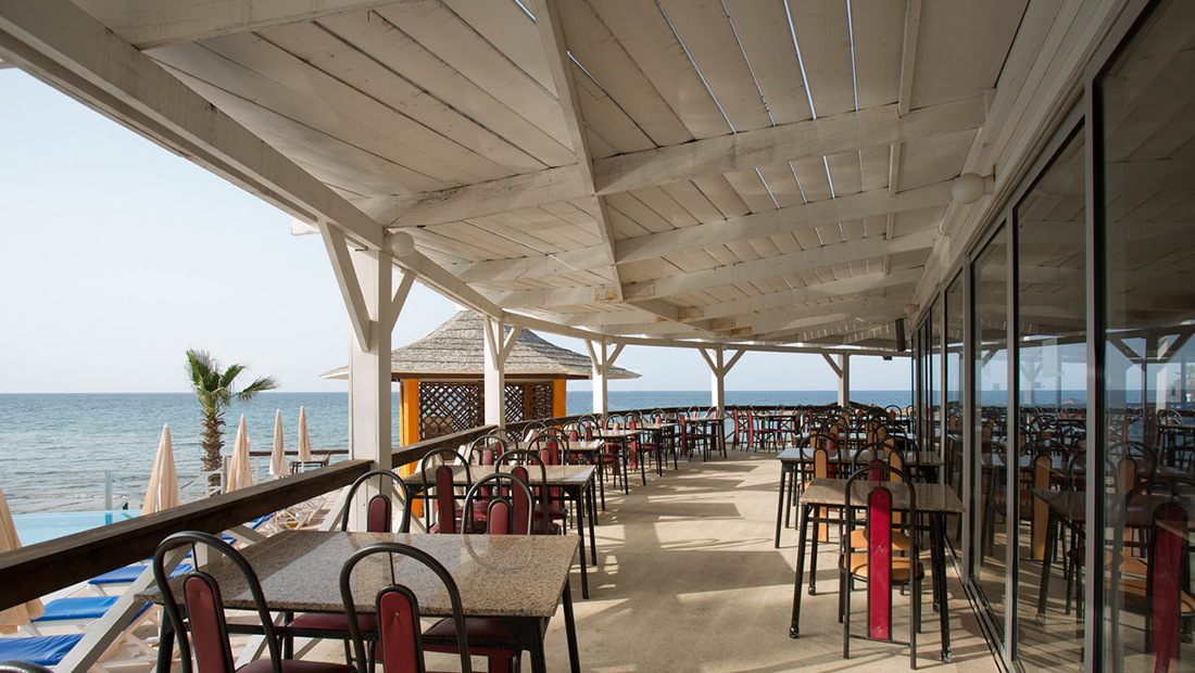 LA HOTEL & RESORT