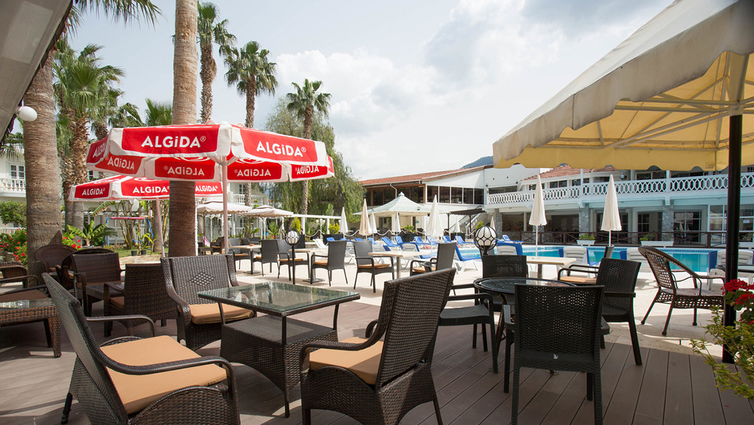 LA HOTEL & RESORT