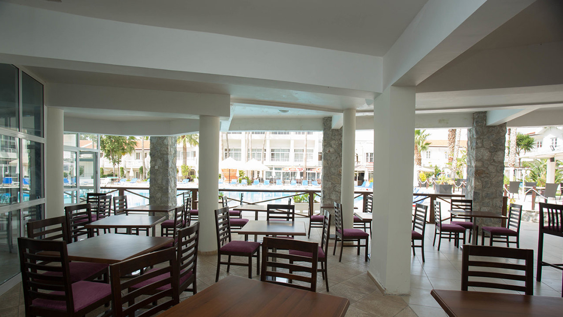 LA HOTEL & RESORT
