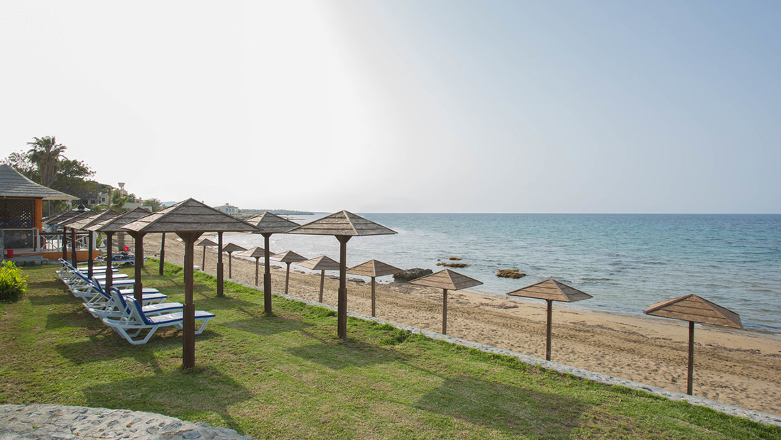 LA HOTEL & RESORT