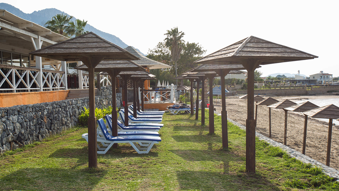 LA HOTEL & RESORT