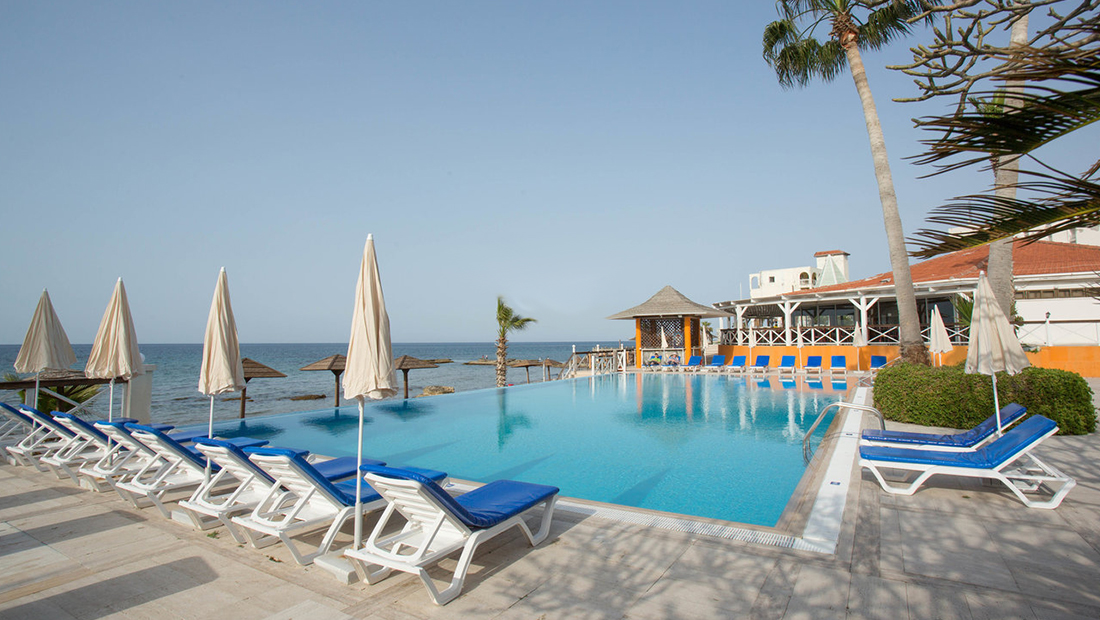 LA HOTEL & RESORT