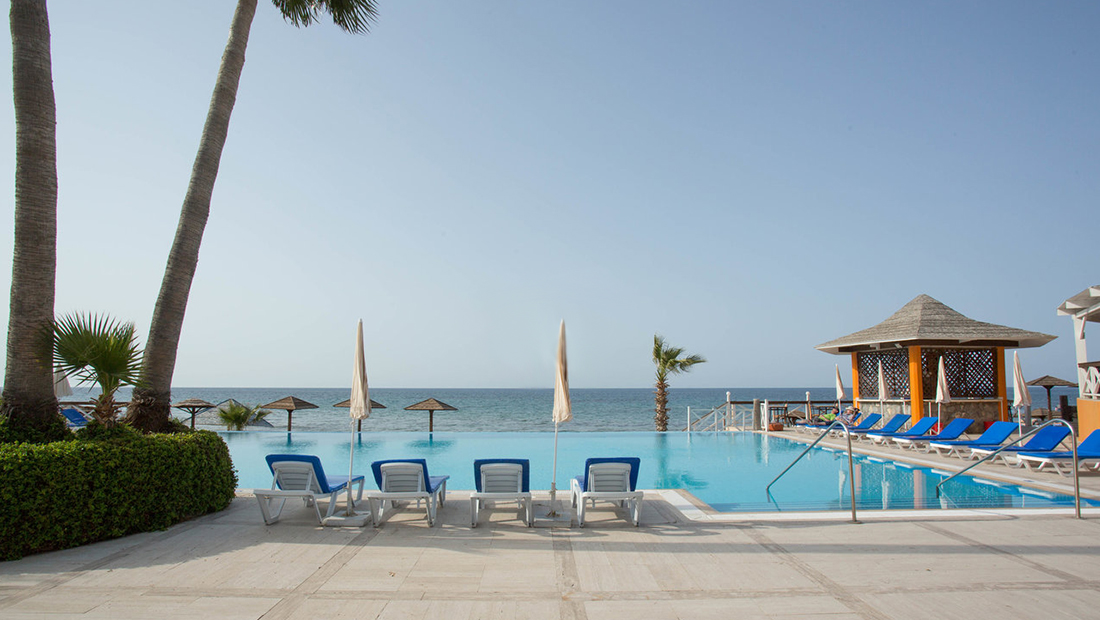 LA HOTEL & RESORT