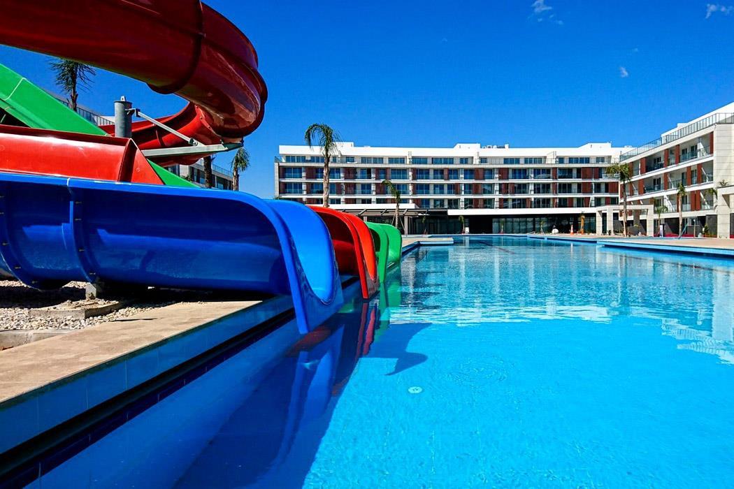 COURTYARD LONG BEACH HOLIDAY RESORT