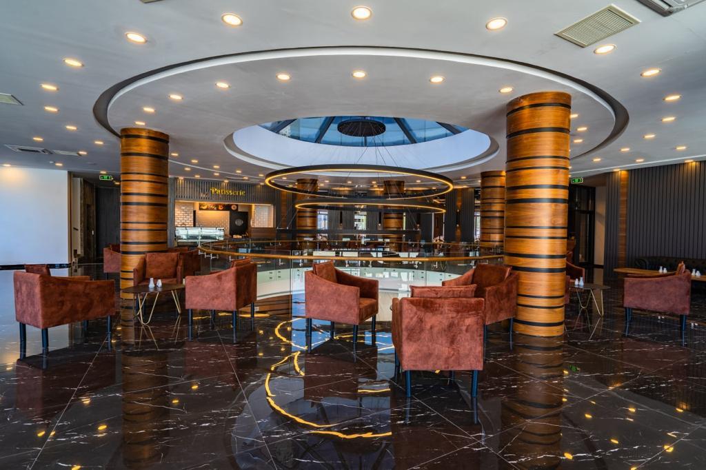 Novel Centre Point Hotel