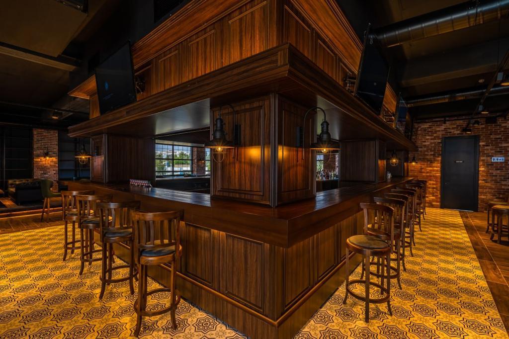 NOVEL CENTRE POINT HOTEL