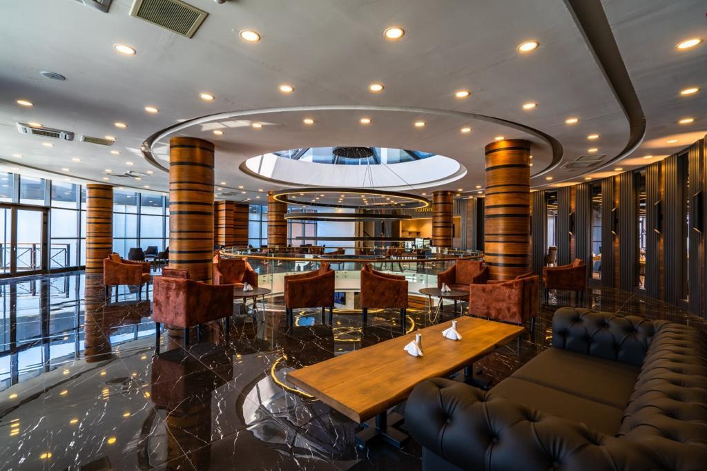 NOVEL CENTRE POINT HOTEL